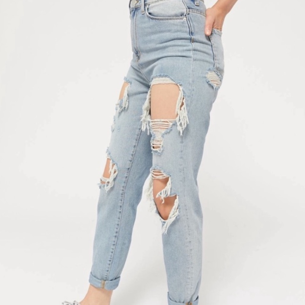 BDG Mom Jean High Rise Ripped